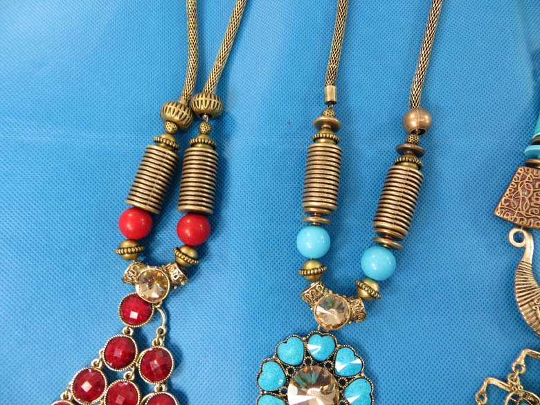 chuncky-vintage-retro-necklaces-10f