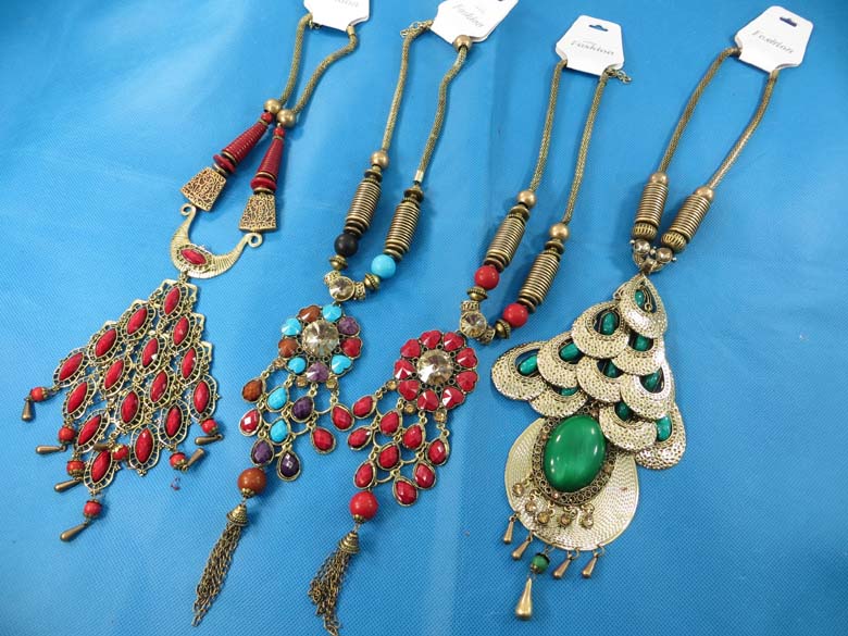 chuncky-vintage-retro-necklaces-10j