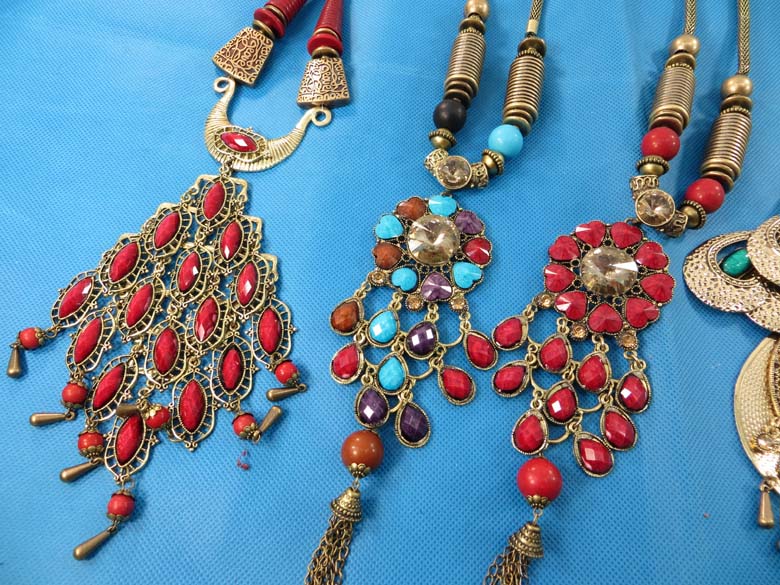 chuncky-vintage-retro-necklaces-10k