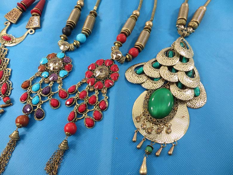 chuncky-vintage-retro-necklaces-10l