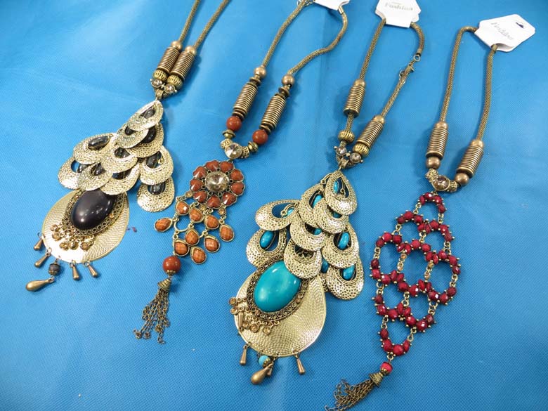 chuncky-vintage-retro-necklaces-10m
