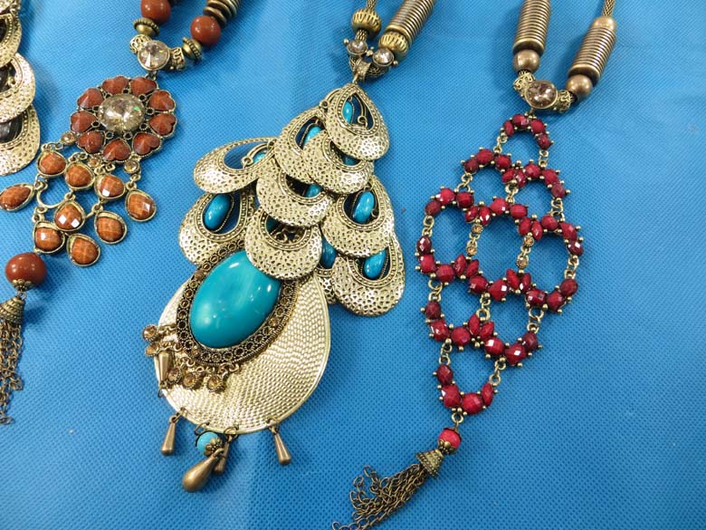 chuncky-vintage-retro-necklaces-10o