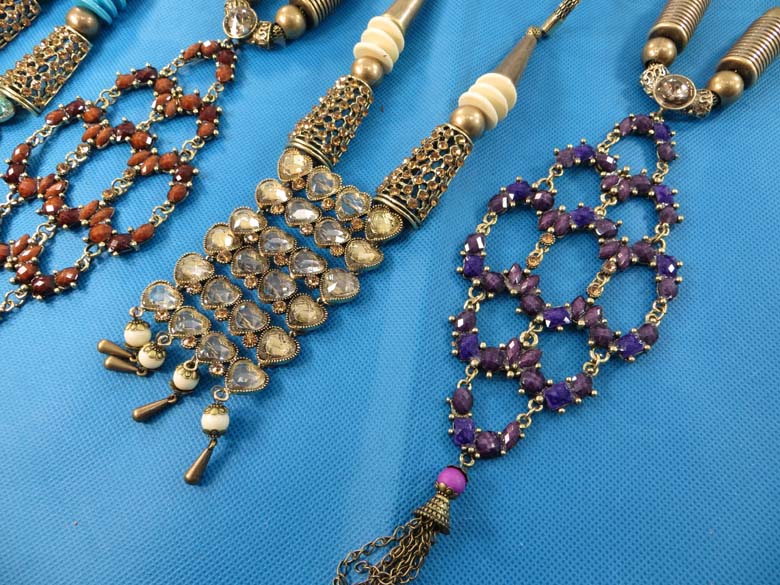 chuncky-vintage-retro-necklaces-10r