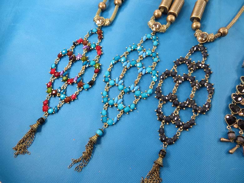 chuncky-vintage-retro-necklaces-10t