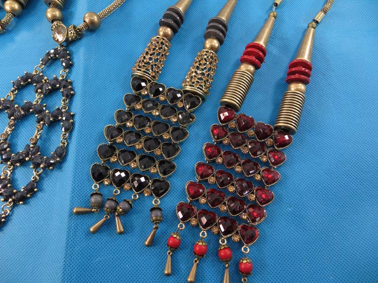 chuncky-vintage-retro-necklaces-10u