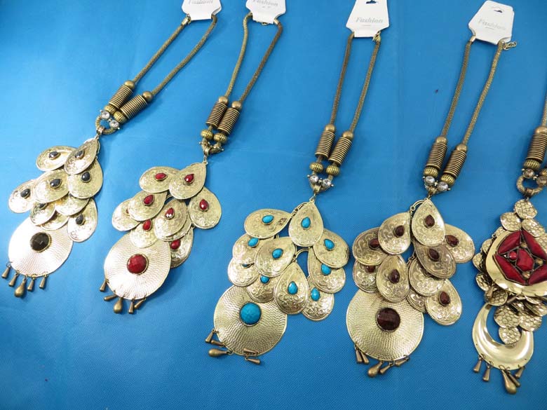 chuncky-vintage-retro-necklaces-20a
