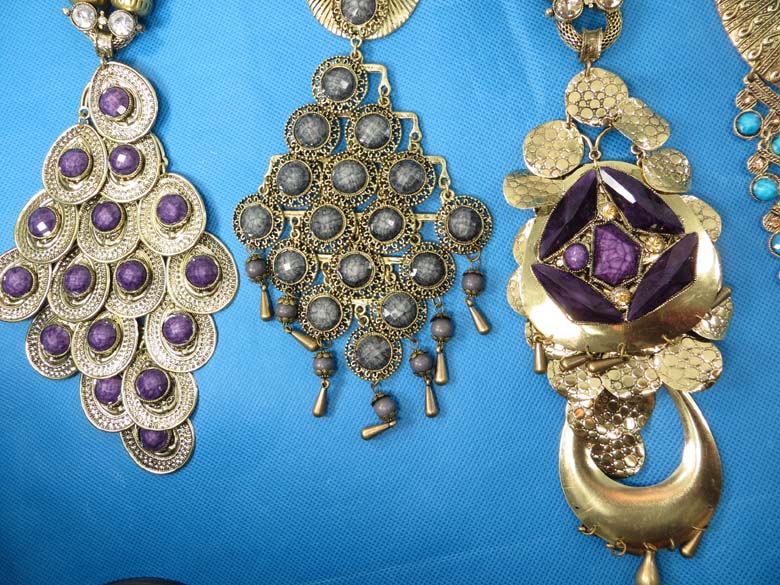 chuncky-vintage-retro-necklaces-20aa