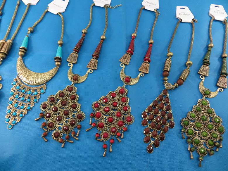 chuncky-vintage-retro-necklaces-20ab