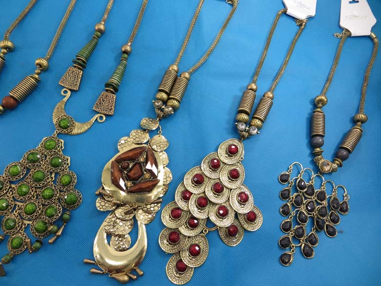 chuncky-vintage-retro-necklaces-20ae