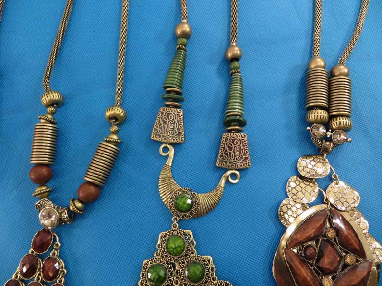 chuncky-vintage-retro-necklaces-20ag