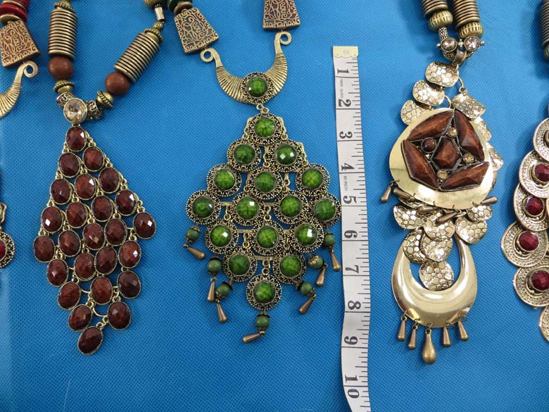chuncky-vintage-retro-necklaces-20ah