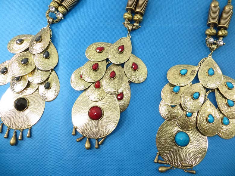 chuncky-vintage-retro-necklaces-20b