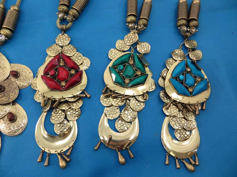 chuncky-vintage-retro-necklaces-20d