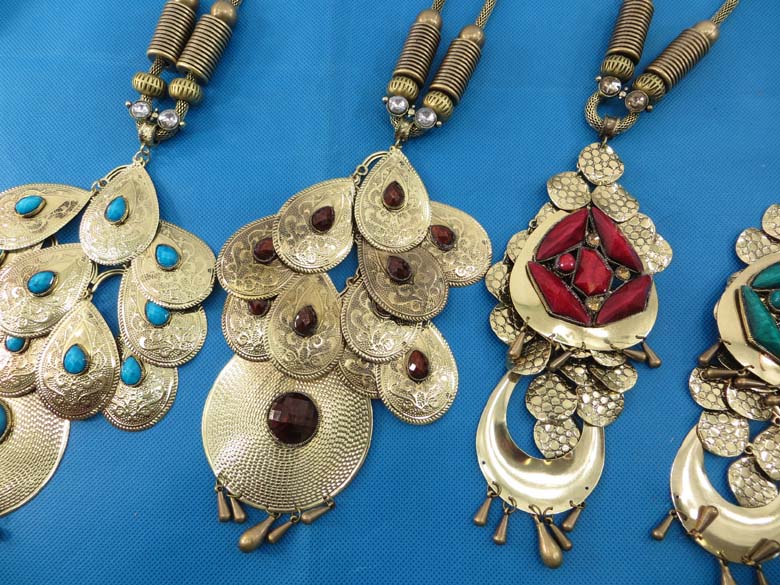 chuncky-vintage-retro-necklaces-20e