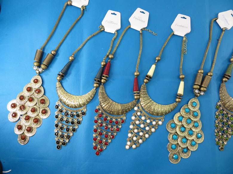 chuncky-vintage-retro-necklaces-20h