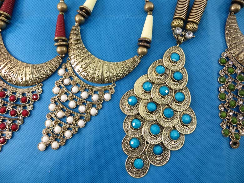 chuncky-vintage-retro-necklaces-20j