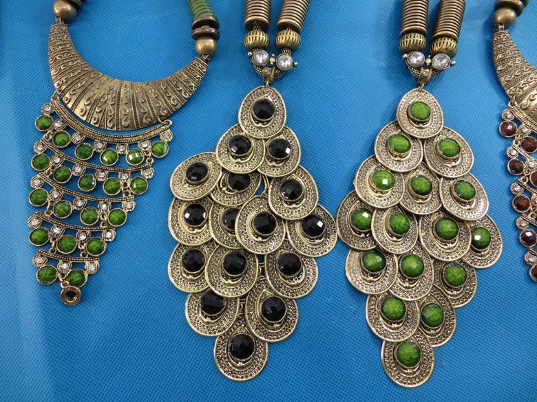 chuncky-vintage-retro-necklaces-20l
