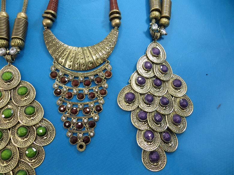 chuncky-vintage-retro-necklaces-20m