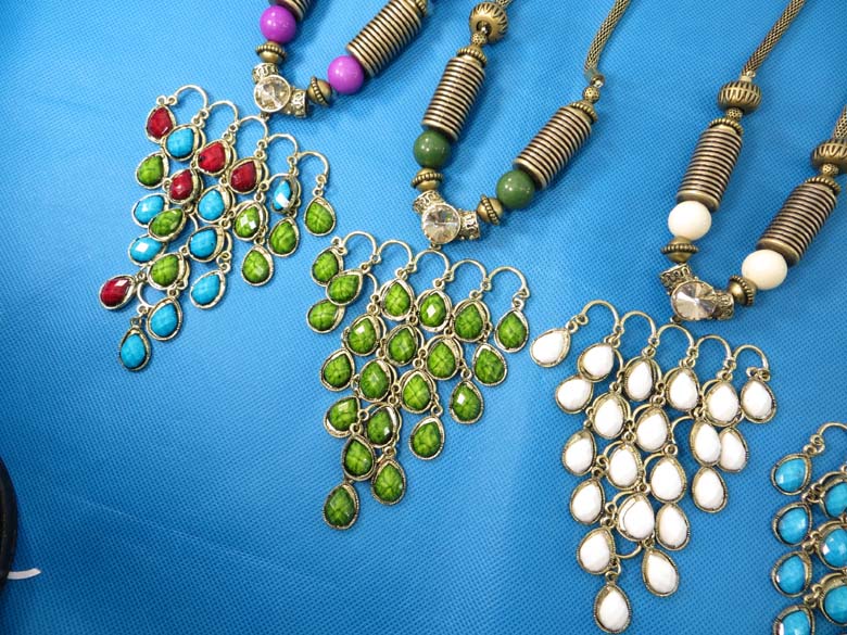 chuncky-vintage-retro-necklaces-20r