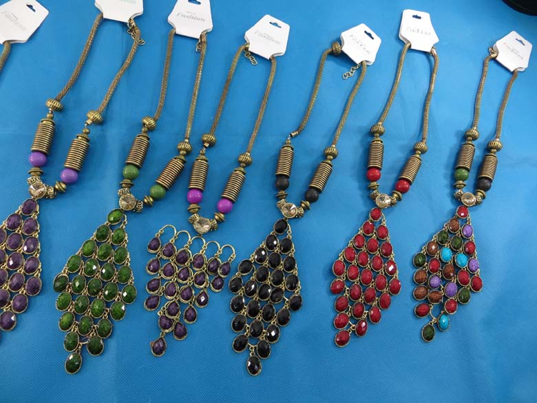 chuncky-vintage-retro-necklaces-20t