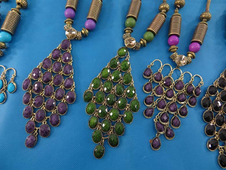 chuncky-vintage-retro-necklaces-20u
