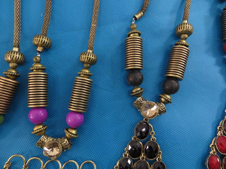 chuncky-vintage-retro-necklaces-20w