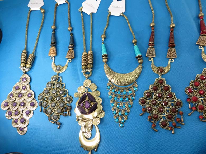 chuncky-vintage-retro-necklaces-20z