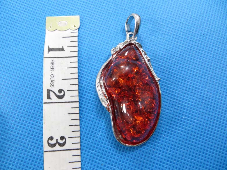imitation-amber-pendant-necklace-2b