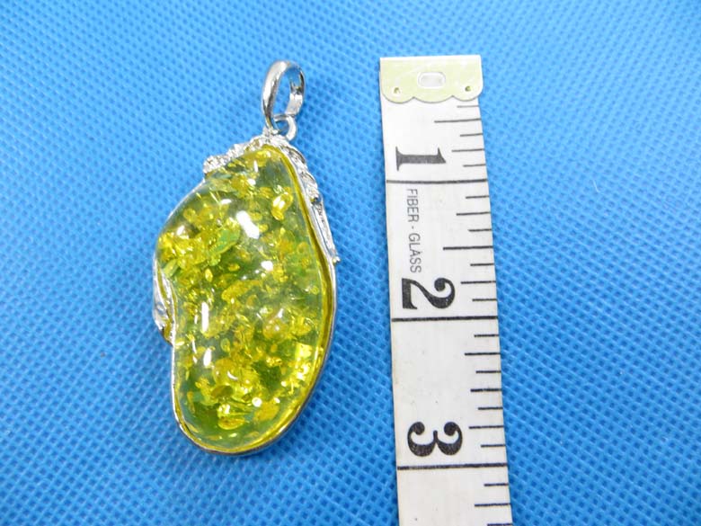 imitation-amber-pendant-necklace-2d