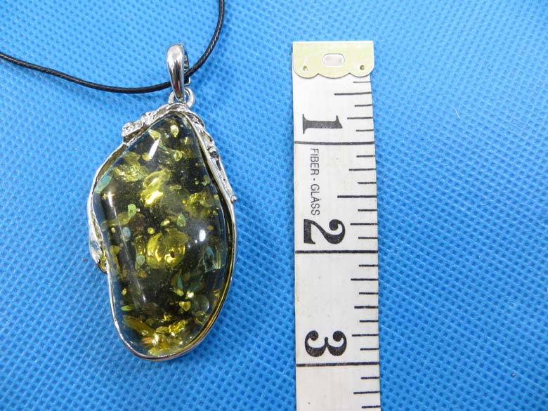 imitation-amber-pendant-necklace-2e
