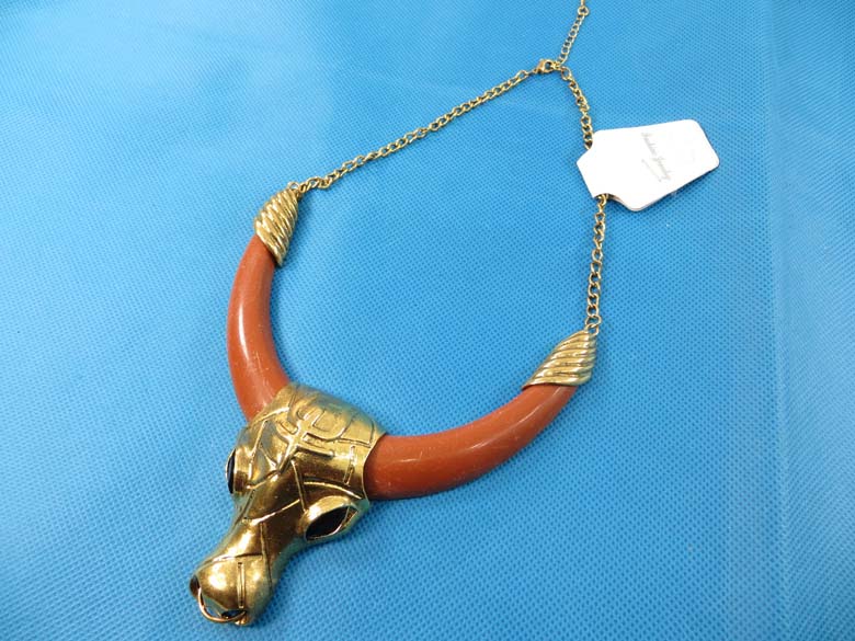 ox-head-necklace-1a