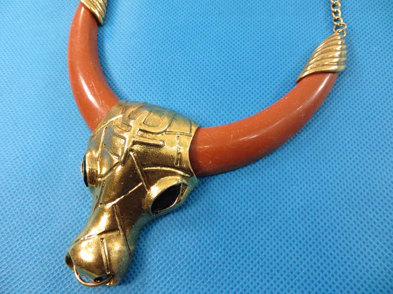ox-head-necklace-1b