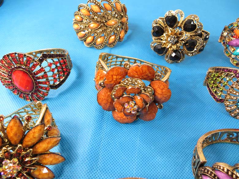 retro-antique-crystal-faux-gem-bangle-bracelets-7b