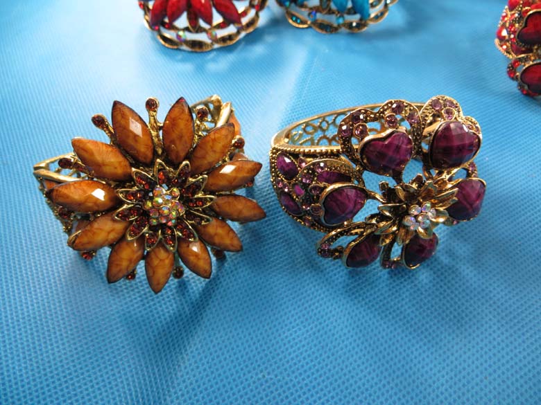 retro-antique-crystal-faux-gem-bangle-bracelets-7i