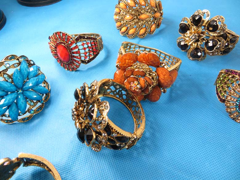 retro-antique-crystal-faux-gem-bangle-bracelets-7n