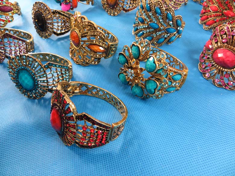retro-antique-crystal-faux-gem-bangle-bracelets-7v