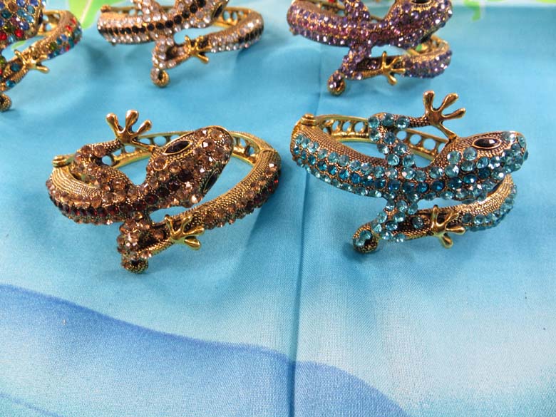 crystal-rhinestone-lizard-bangle-4d