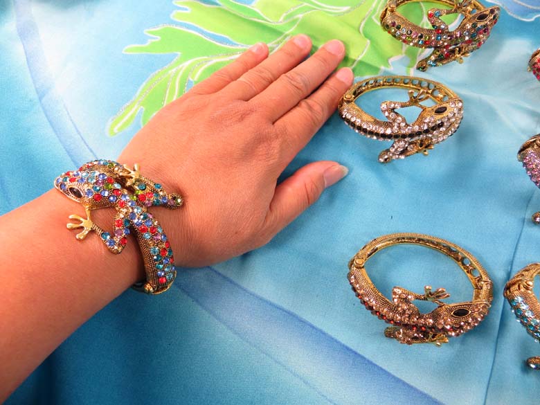 crystal-rhinestone-lizard-bangle-4g