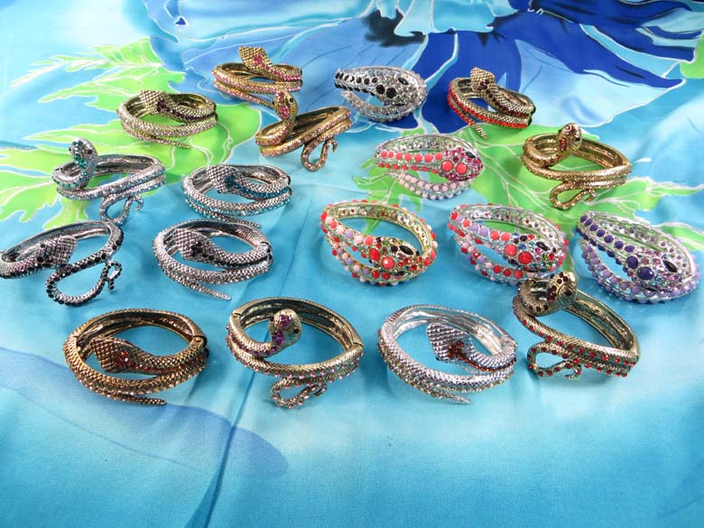 rhinestone-snake-bangle-1a