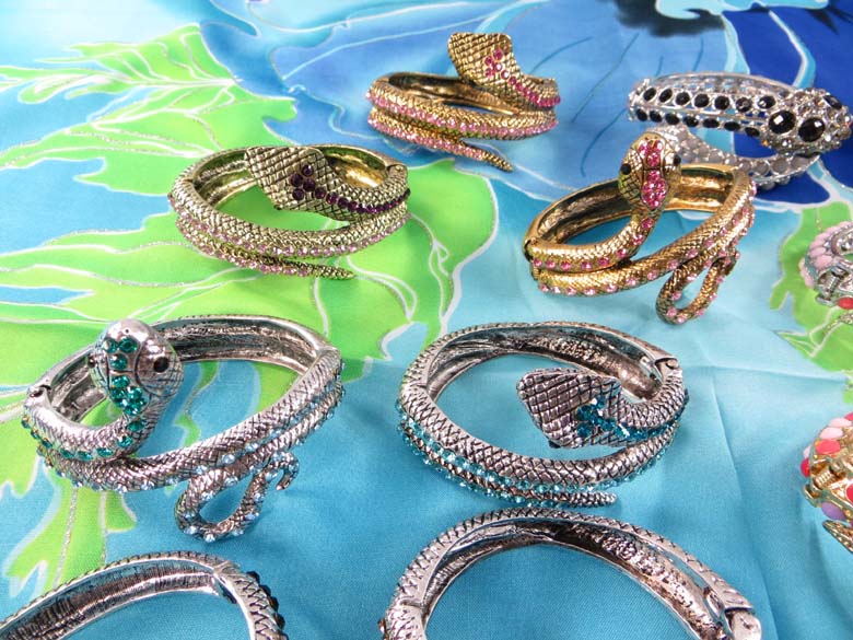 rhinestone-snake-bangle-1b