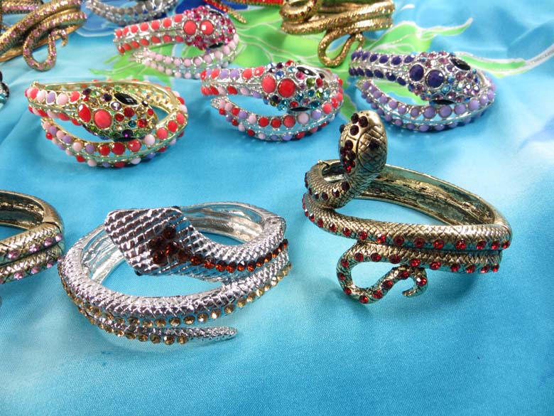 rhinestone-snake-bangle-1e