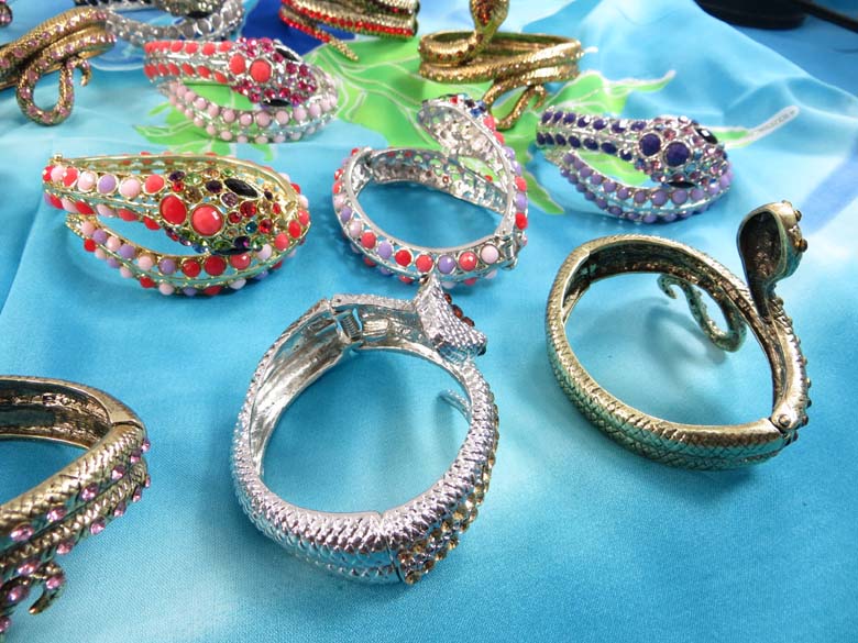 rhinestone-snake-bangle-1h