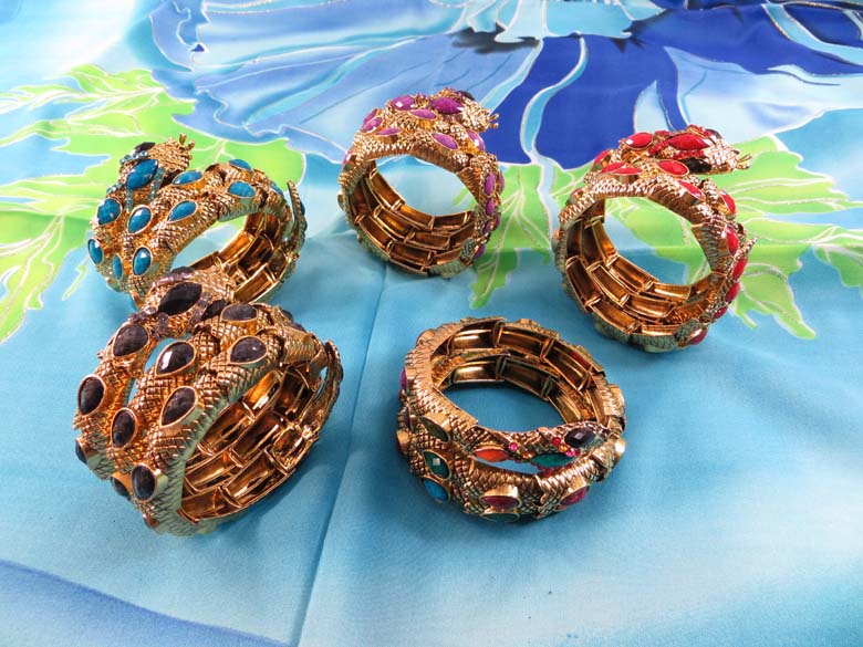 snake-wrapping-bangle-2a