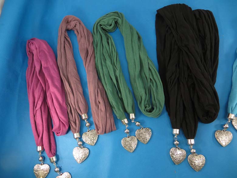 double-pendants-necklace-scarf-82c