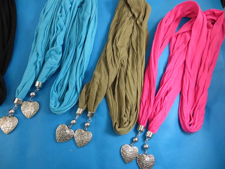 double-pendants-necklace-scarf-82d