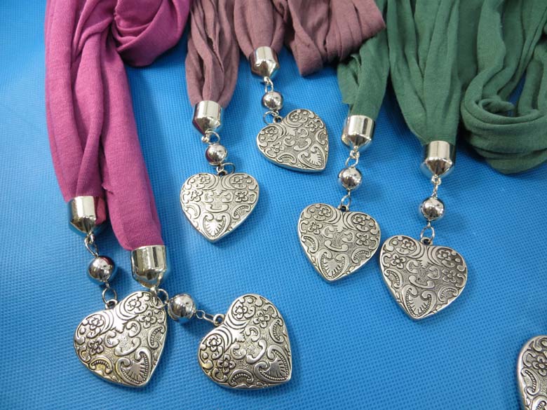double-pendants-necklace-scarf-82e