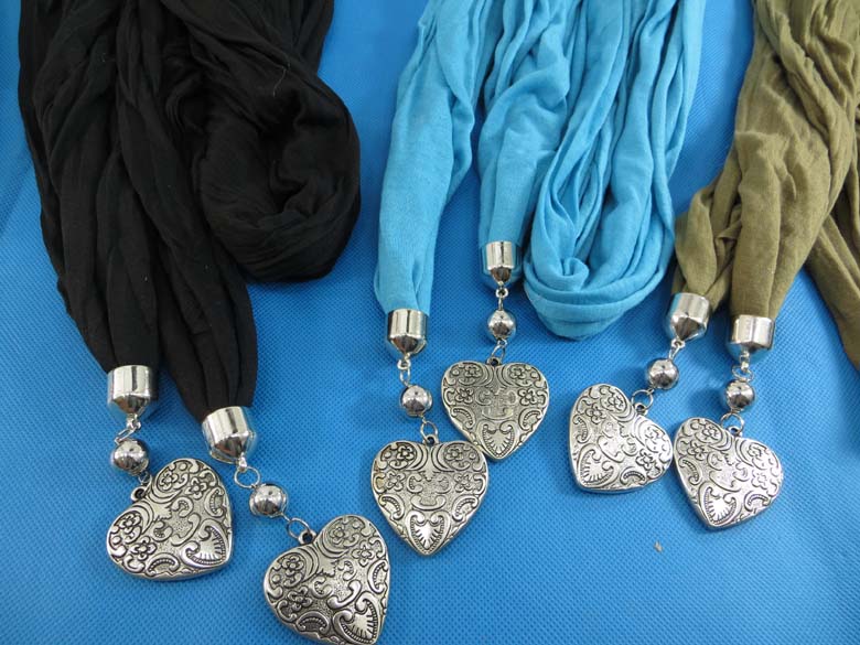 double-pendants-necklace-scarf-82f