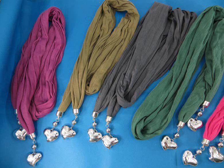 double-pendants-necklace-scarf-83d