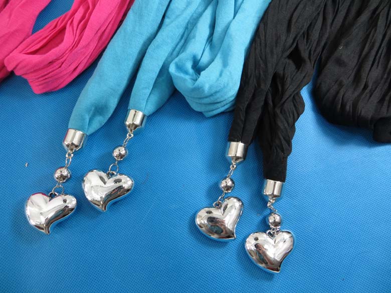 double-pendants-necklace-scarf-83h