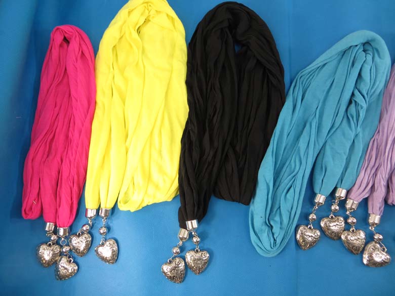 double-pendants-necklace-scarf-84c